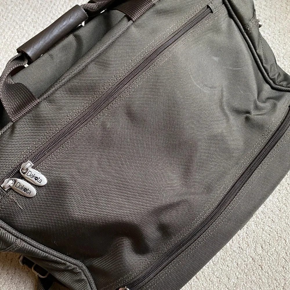 Dakota Metro luggage East West 16